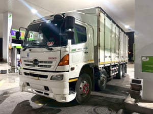 💥ด่วน Vายตัดราคาพิเศษ ‼️ ** เพียง 920,000 บาn**  สิบสองล้อแท้ตู้สิบบานสองเพลา  HINO GY2P 380 แรงม้า ปี 52 (7998)