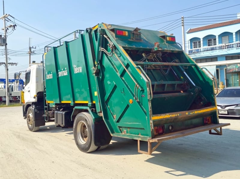 👉หกล้อบรรทุกขยะ HINO FG8J  240 แรง ปี 2566 (4084)