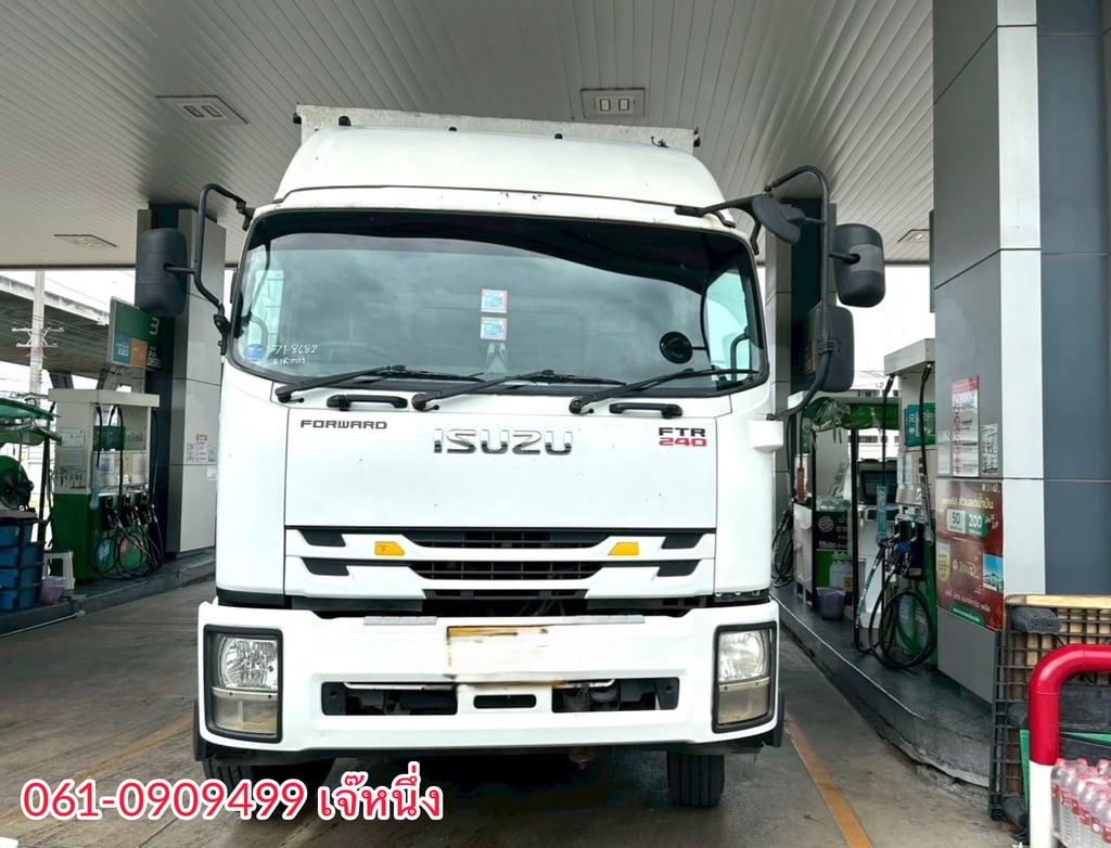หกล้อตู้สิบบาน Isuzu Ftr 240 แรงม้า ปี 2561 (8682) หกล้อตู้สิบบาน Isuzu Ftr 240 แรงม้า ปี 2561 (8682)