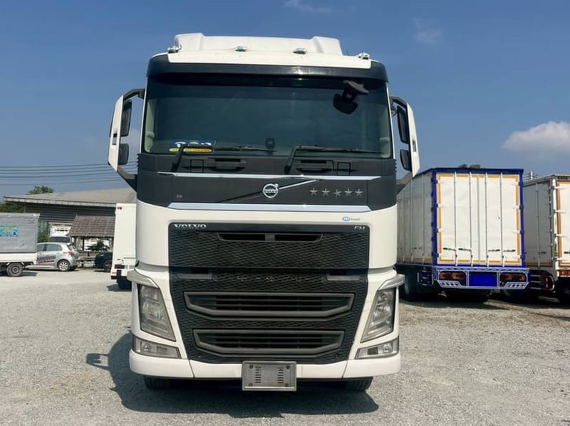สิบล้อหัวลากสองเพลา Volvo FH 440 แรงม้า ปี 58 (8454) สิบล้อหัวลากสองเพลา Volvo FH 440 แรงม้า ปี 58 (8454)