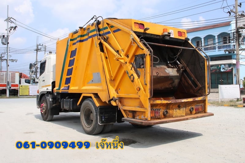 หกล้อบรรทุกขยะ HINO FG8J  240 แรง ปี 2566 (4039)
