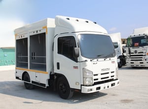 หกล้อตู้ทึบ FOOD TRUCK ISUZU NMR 130 แรงม้า ปี 2558 (5477)
