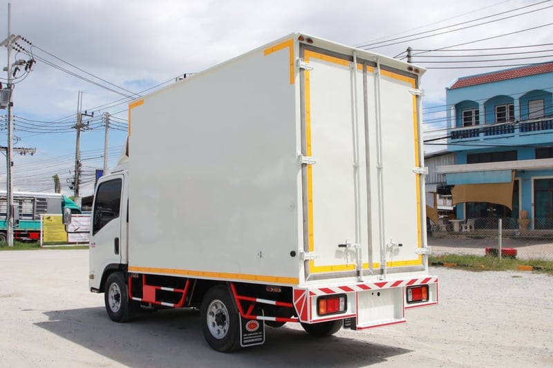 👉สี่ล้อตู้ทึบ ISUZU NLR  130 แรงม้า ปี 2565 (3710)