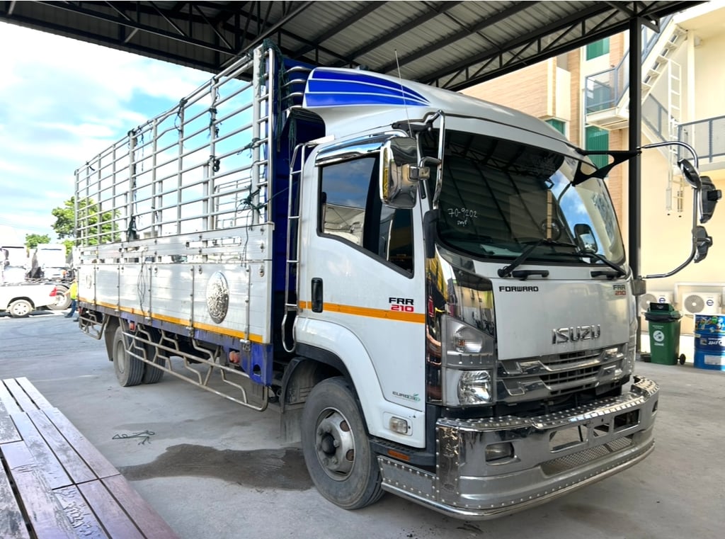 หกล้อคอก Isuzu Frr 210 แรงม้า ปี 2565 (9202) หกล้อคอก Isuzu Frr 210 แรงม้า ปี 2565 (9202)