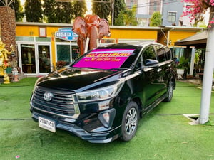 TOYOTA INNOVA CRYSTA 2.8  ปี 2022 fulloption 7 ที่นั่ง เบาะ 3 แถว เกียร์ออโต้ 