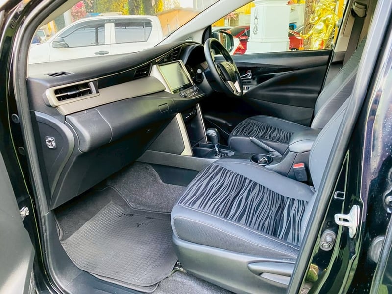 TOYOTA INNOVA CRYSTA 2.8  ปี 2022 ที่นั่ง ระดับพรีเมียม กว้าง หรู ขับสบายทุกเส้นทาง
