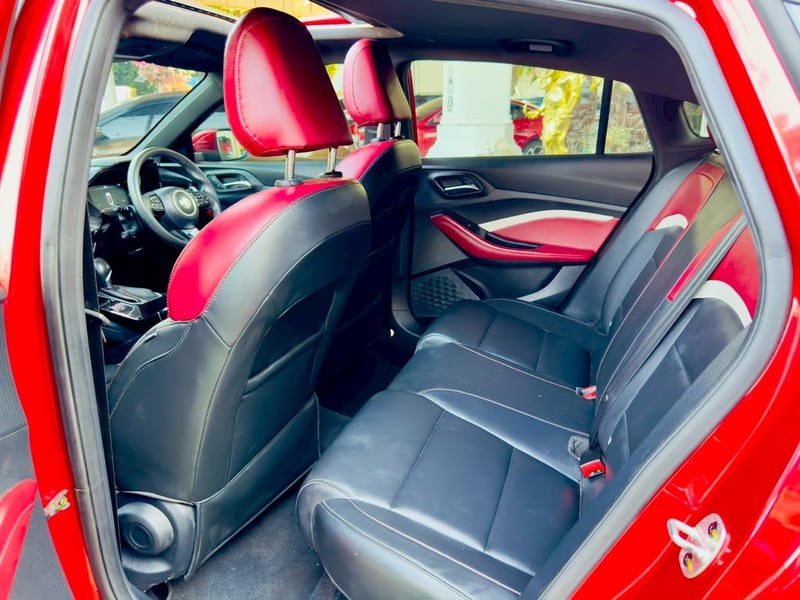 MG MG 5 1.5X Sunroof i-Smart  ปี 2025  มีสัญญาณเตือนในมุมอับ