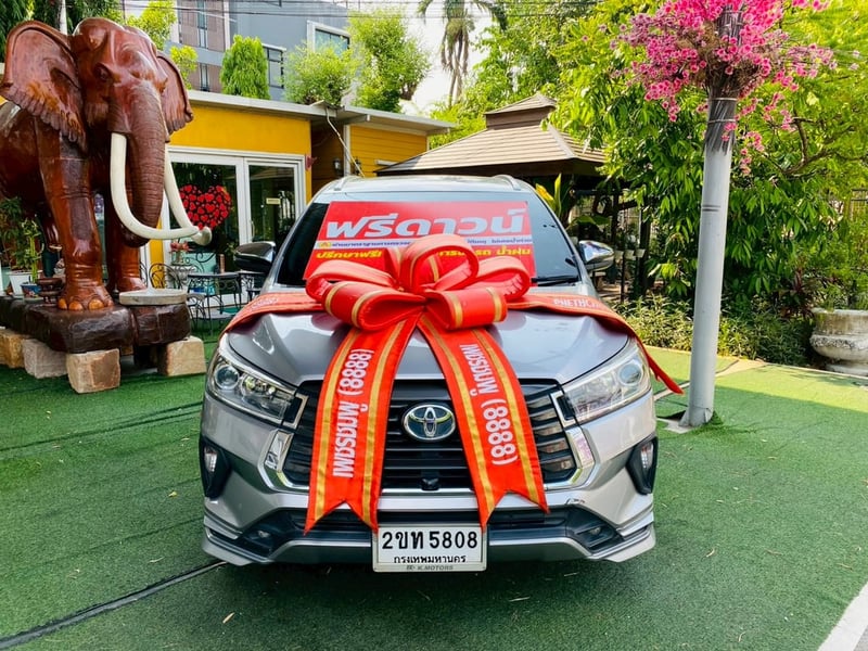 TOYOTA INNOVA CRYSTA 2.8 PREMIUM ปี 2022 รถครอบครัวตัวท็อป นั่งสบาย 