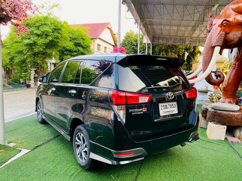 TOYOTA INNOVA CRYSTA 2.8  ปี 2022fulloption 7 ที่นั่ง เบาะ 3 แถว เกียร์ออโต้ 