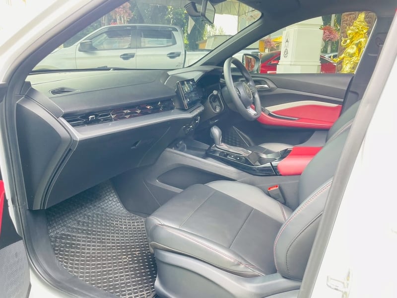 MG MG 5 1.5X Sunroof i-Smart  ปี 2024 TOP   ติดแก็ส LPG แล้ว