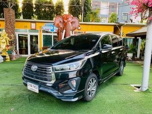 TOYOTA INNOVA CRYSTA 2.8  ปี 2022fulloption 7 ที่นั่ง เบาะ 3 แถว เกียร์ออโต้ 