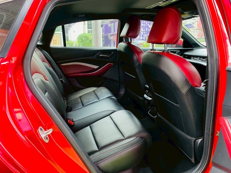MG MG 5 1.5X Sunroof i-Smart  ปี 2025 FULLOPTION  มือเดียวออกป้ายแดง