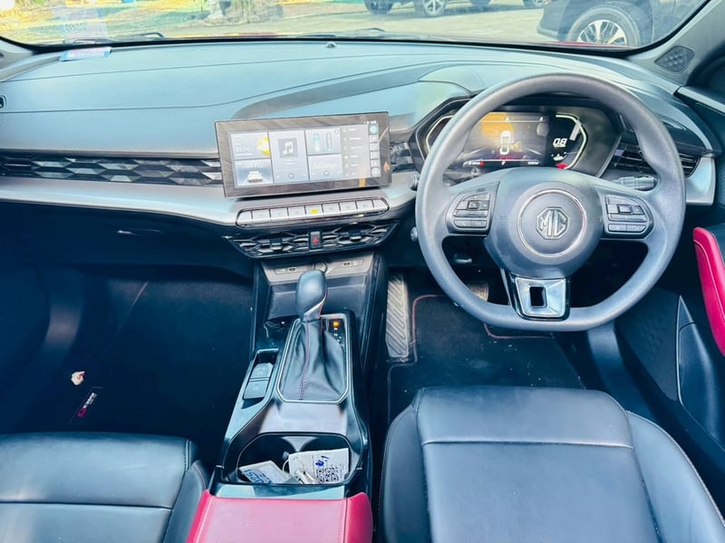 #MG MG 5 1.5X Sunroof i-Smart  ปี 2025 มีบุ๊คเซอร์วิส กุญแจครบ