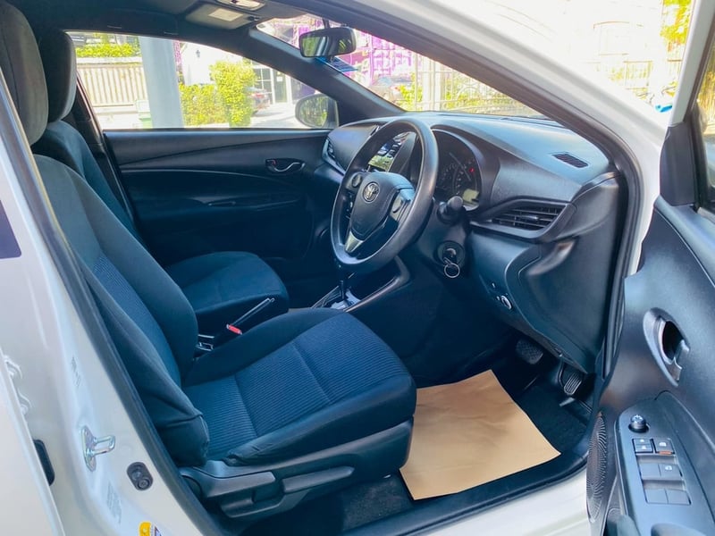 TOYOTA YARIS 1.2 Entry ปี 2022 + LPG ประหยัดยิ่งขึ้น