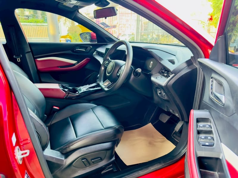 MG MG 5 1.5X Sunroof i-Smart  ปี 2025  มีใบรับรองการตรวจสภาพโครงสร้างตัวถัง
