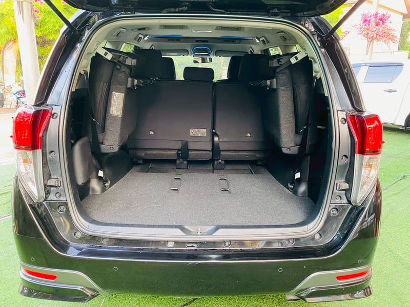 TOYOTA INNOVA CRYSTA 2.8  ปี 2022fulloption 7 ที่นั่ง เบาะ 3 แถว เกียร์ออโต้ 