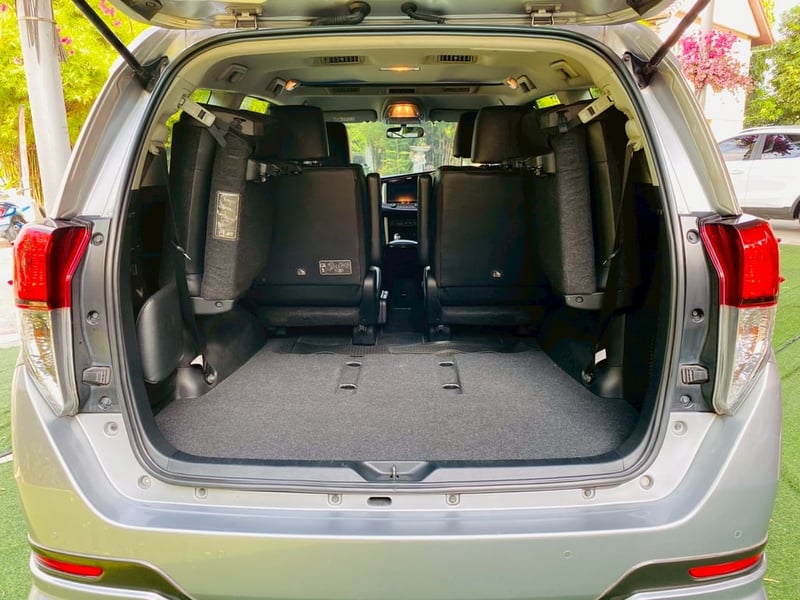 TOYOTA INNOVA CRYSTA 2.8 PREMIUM ปี 2022 รถครอบครัวตัวท็อป  ขับง่าย นุ่มนวล