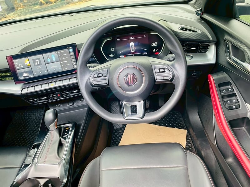 MG MG 5 1.5X Sunroof i-Smart  ปี 2024 TOP   ติดแก็ส LPG แล้ว