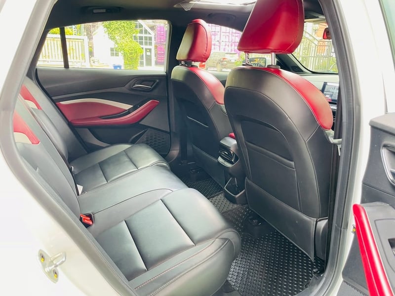 MG MG 5 1.5X Sunroof i-Smart  ปี 2024 TOP   ติดแก็ส LPG แล้ว