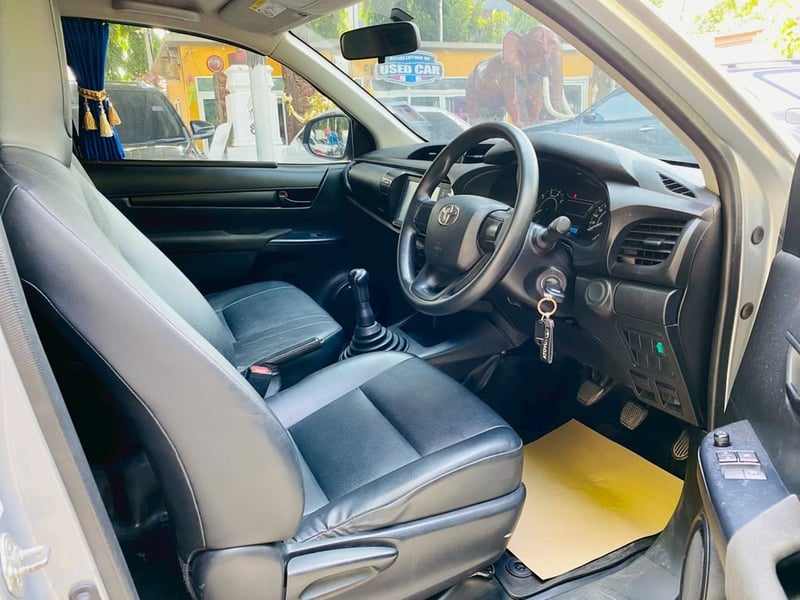 Toyota Hilux Revo 2.8  Entry  ตอนเดียว ปี 2023ฟรีหลังคาอลูมิเนียมใหม่ สูง 210 ซม. พร้อมใช้งานทันที