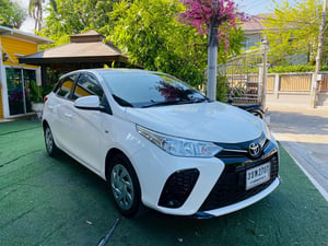 TOYOTA YARIS 1.2 Entry ปี 2022 + LPG เกียร์อัตโนมัติ CVT ขับนุ่ม ประหยัดยิ่งขึ้น