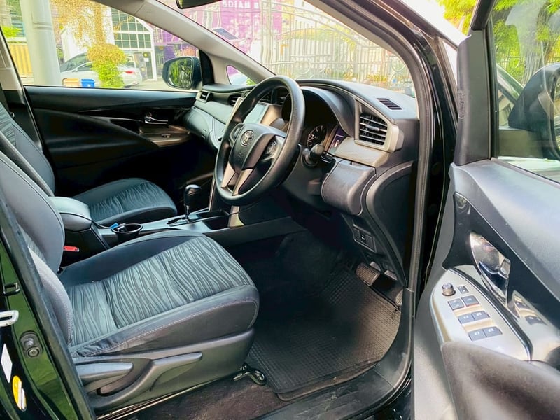 TOYOTA INNOVA CRYSTA 2.8  ปี 2022 ที่นั่ง ระดับพรีเมียม กว้าง หรู ขับสบายทุกเส้นทาง