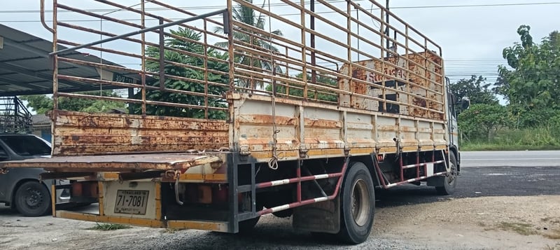 HINO FG 212แรงม้า รถบรรทุก 6ล้อ กระบะคอกสูง ปี2013 HINO FG 212แรงม้า รถบรรทุก 6ล้อ กระบะคอกสูง ปี2013