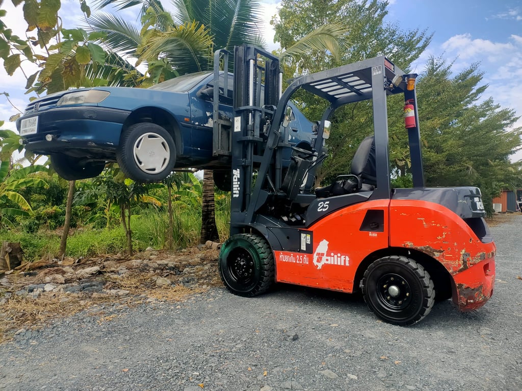 โฟคลิฟท์ ปี17 เครื่องดีเซล อีซูซุ 2.5ตัน โฟคลิฟท์ ปี17 เครื่องดีเซล อีซูซุ 2.5ตัน