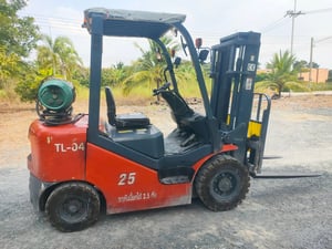 โฟล์คลิฟท์ปี21 เครื่องเบนซิน+LPG 2.5ตัน เสาสูง3เมตร โฟล์คลิฟท์ปี21 เครื่องเบนซิน+LPG 2.5ตัน เสาสูง3เมตร