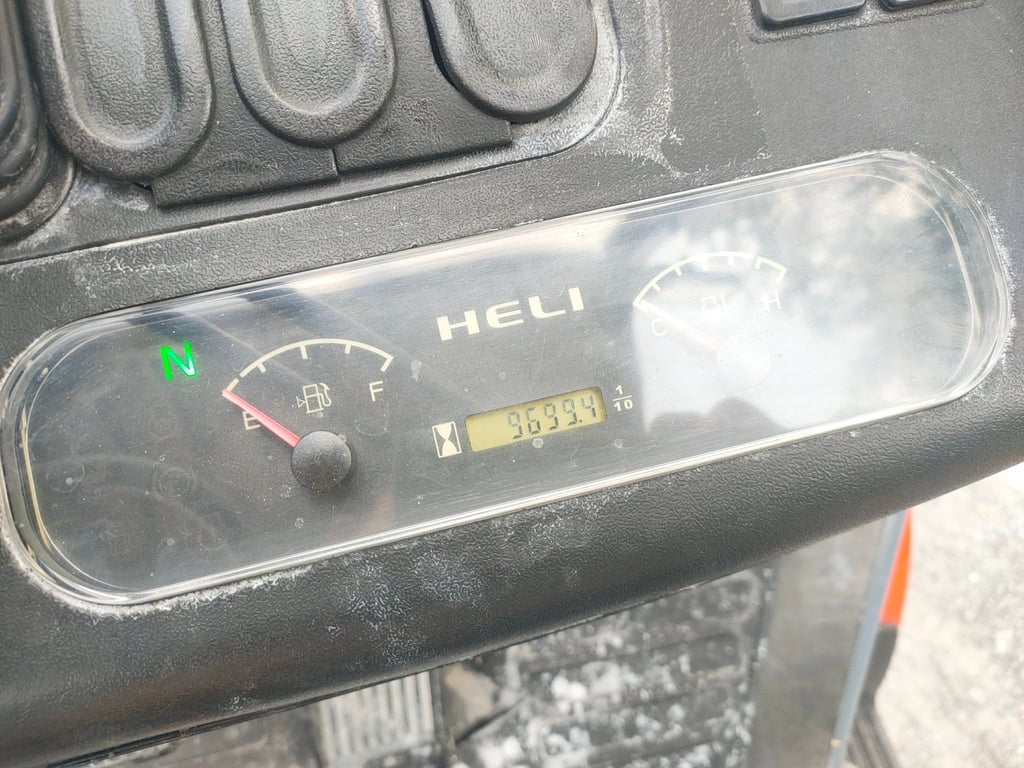 โฟล์คลิฟท์ปี21 เครื่องเบนซิน+LPG 2.5ตัน เสาสูง3เมตร