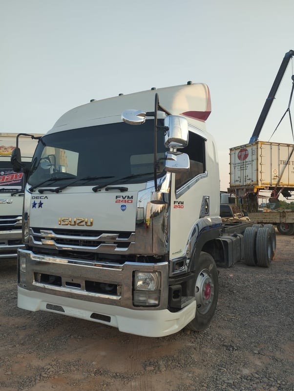 ISUZU FVM 240แรงม้า รถบรรทุก 10ล้อ หัวลาก เฉพาะหัว ปี2009 เลขไมล์น้อยกว่า 500,000 กม.