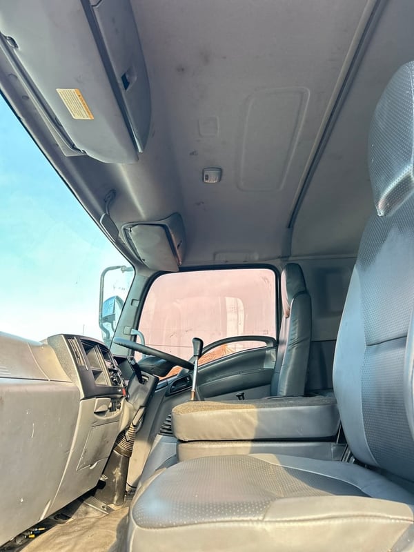 ISUZU FTR 240แรงม้า รถบรรทุก 6ล้อ ตู้แห้ง ปี2019 เลขไมล์น้อยกว่า 500,000 กม.