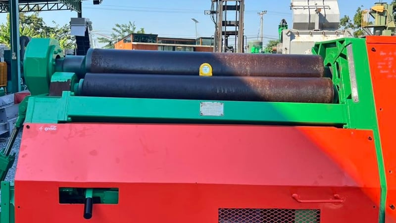 เครื่องม้วนเหล็กแผ่นระบบไฮดรอลิค4ลูกกลิ้ง ขนาด 4 ฟุต ม้วนหนา 6~9 mm  ลูกกลิ้ง 2 ข้างเอียงอิศระองศา ขึ้นหัวได้ ม้วนกรวยได้⚡️380V⚡️พร้อมใช้