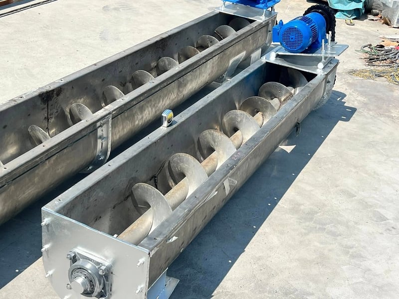 สกรูลำเลียงวัตถุดิบ(ScrewConveyor)💥วัสดุสเตนเลส‼️💥 แบบครึ่งใบ ห้องและใบโต 12” ติดตั้งพร้อมเกียร์มอเตอร์⚡️380V⚡️เข้ามา 2 ตัว สกรูลำเลียงวัตถุดิบ(ScrewConveyor)💥วัสดุสเตนเลส‼️💥 แบบครึ่งใบ ห้องและใบโต 12” ติดตั้งพร้อมเกียร์มอเตอร์⚡️380V⚡️เข้ามา 2 ตัว