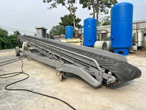 สายพานลำเลียง(CONVEYOR) ขนาดยาว 12 เมตร สายพานบั้งแบบพื้นเรียบ หน้ากว้าง 60 cm ฐานปรับระดับสูงต่ำได้⚡️380V⚡️