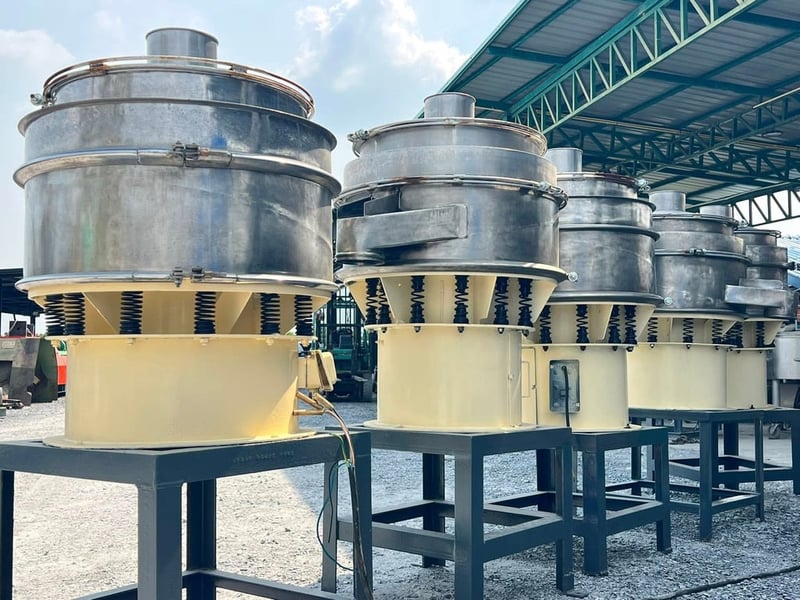 ตะกรงร่อนเขย่าแบบสเตนเลส แบบ 2 ชั้น รุ่นกว้าง 80 cm 380V เข้ามา 5 ตัว ตะกรงร่อนเขย่าแบบสเตนเลส แบบ 2 ชั้น รุ่นกว้าง 80 cm 380V เข้ามา 5 ตัว