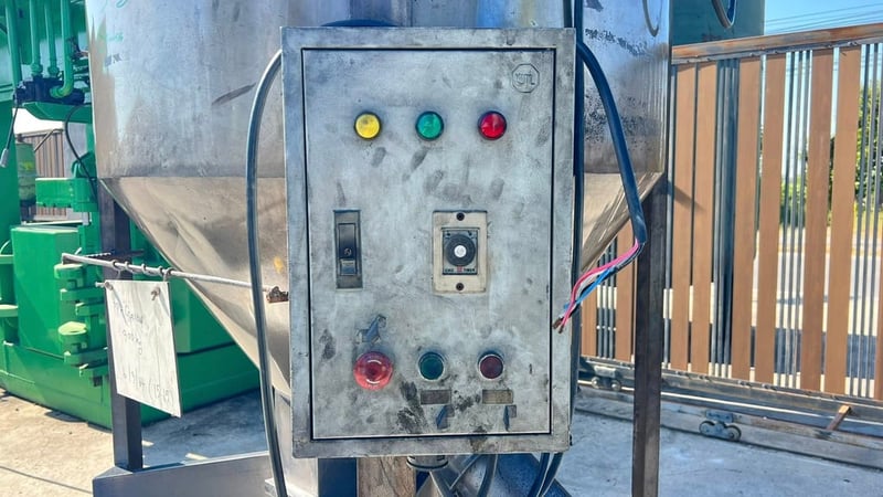 ไซโลผสมวัตถุดิบงานสเตนเลส ขนาดบรรจุ 300 kg งานสเตนเลสทั้งตัวห้องและใบ มีระบบสกรูลำเลียงวัตถุดิบอยู่ด้านใน⚡️380V⚡️ ไซโลผสมวัตถุดิบงานสเตนเลส ขนาดบรรจุ 300 kg งานสเตนเลสทั้งตัวห้องและใบ มีระบบสกรูลำเลียงวัตถุดิบอยู่ด้านใน⚡️380V⚡️