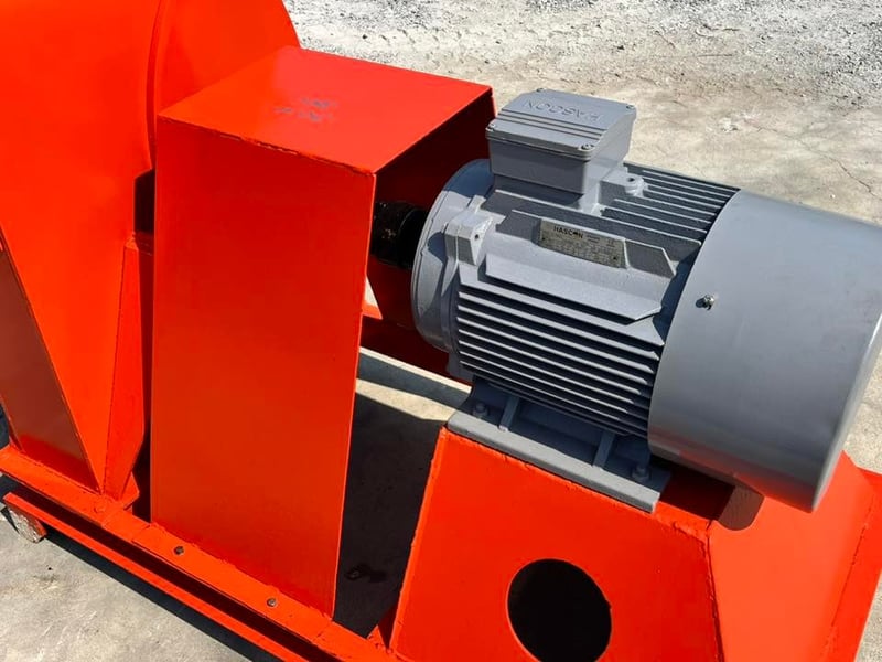 เครื่องสับย่อยกิ่งไม้วัชพืช(Wood_chipper)เข้ามา 2 ตัว