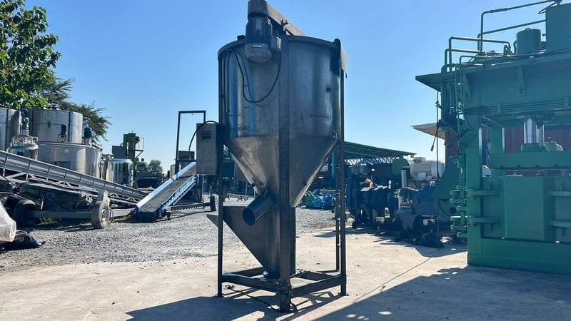 ไซโลผสมวัตถุดิบงานสเตนเลส ขนาดบรรจุ 300 kg งานสเตนเลสทั้งตัวห้องและใบ มีระบบสกรูลำเลียงวัตถุดิบอยู่ด้านใน⚡️380V⚡️ ไซโลผสมวัตถุดิบงานสเตนเลส ขนาดบรรจุ 300 kg งานสเตนเลสทั้งตัวห้องและใบ มีระบบสกรูลำเลียงวัตถุดิบอยู่ด้านใน⚡️380V⚡️