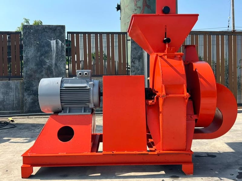 เครื่องสับย่อยกิ่งไม้วัชพืช(Wood_chipper)เข้ามา 2 ตัว