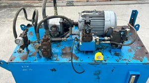 ชุดต้นกำลังปั้มน้ำมันไฮดรอลิค(PowerUnit)ชุดสร้างงานแท่นอัด ขนาด 7.5 HP 380V มาพร้อมกระบอกไฮดรอลิคโตนอก 16”(400 mm) แกน 7”(180 mm) สภาพสวยงานตัดประมูล ชุดต้นกำลังปั้มน้ำมันไฮดรอลิค(PowerUnit)ชุดสร้างงานแท่นอัด ขนาด 7.5 HP 380V มาพร้อมกระบอกไฮดรอลิคโตนอก 16”(400 mm) แกน 7”(180 mm) สภาพสวยงานตัดประมูล