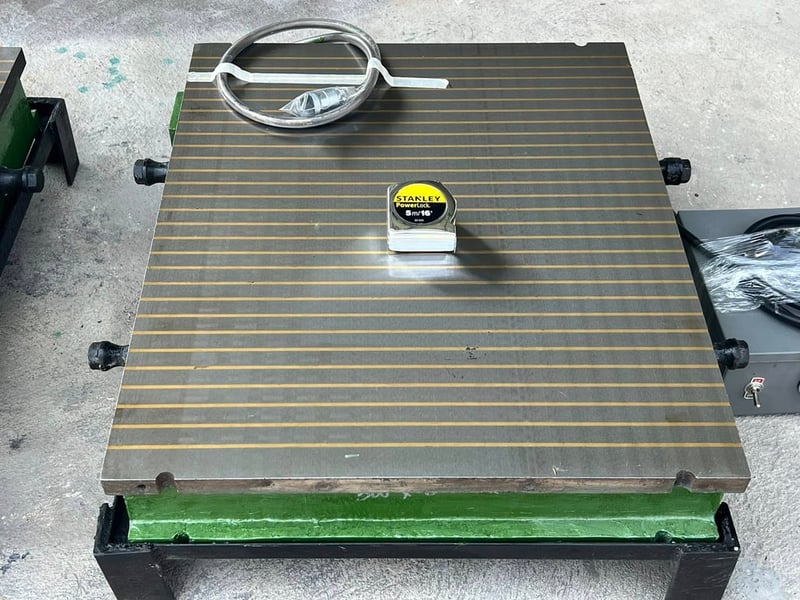 แม่เหล็กไฟฟ้า ขนาด 500 x 600 mm แถมฟรีหม้อแปลงไฟ 220V มีเข้ามา 2 ตัว แม่เหล็กไฟฟ้า ขนาด 500 x 600 mm แถมฟรีหม้อแปลงไฟ 220V มีเข้ามา 2 ตัว