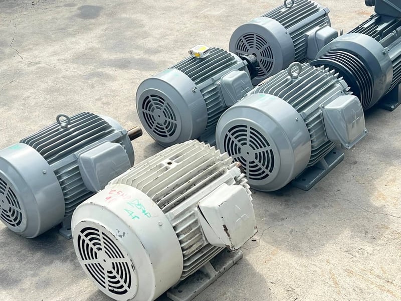 มอเตอร์ไฟฟ้า MITSUBISHI & HITACHI 380V เข้ามา 6 ตัว มอเตอร์ไฟฟ้า MITSUBISHI & HITACHI 380V เข้ามา 6 ตัว