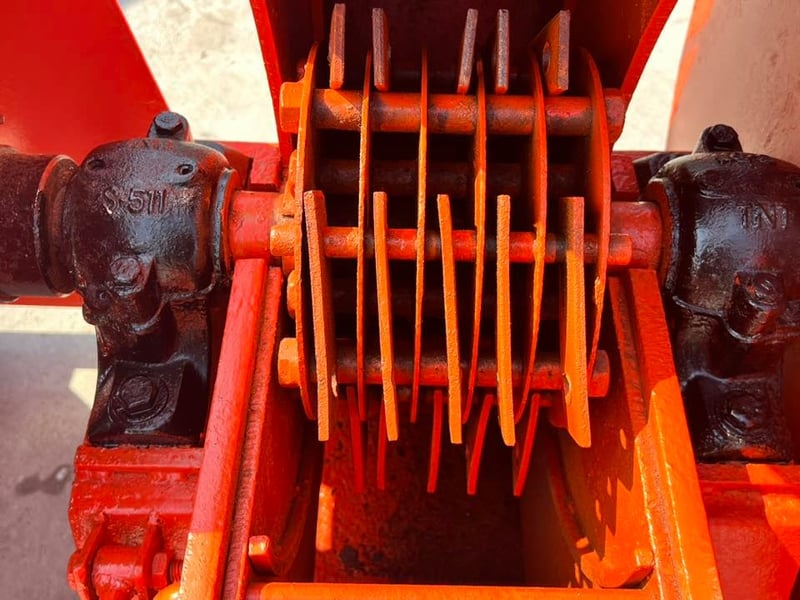 เครื่องสับย่อยกิ่งไม้วัชพืช(Wood_chipper)เข้ามา 2 ตัว