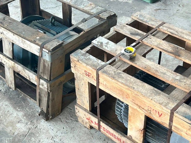 มอเตอร์ไฟฟ้ากำลังของใหม่เก็บสแป💯🇩🇪 ABB & MITSUBISHI 🇯🇵⚡️380V⚡️💥#ของใหม่เก็บสแปยังไม่ได้ใช้งาน💯💥    เข้ามา 2 ตัว 🇩🇪ABB 25 HP 4 P (แบบหน้าแปลน) 🇯🇵MITSUBISHI 30 HP  4 P