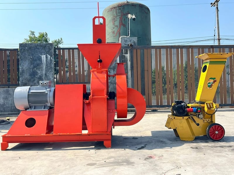 เครื่องสับย่อยกิ่งไม้วัชพืช(Wood_chipper)เข้ามา 2 ตัว