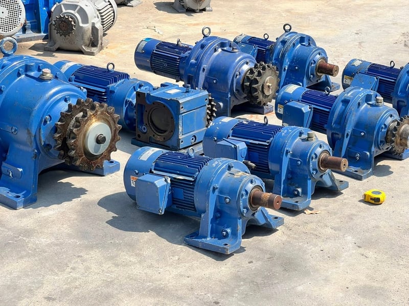 มอเตอร์เกียร์ทดกำลังญี่ปุ่น🇯🇵SUMITOMO JAPAN🇯🇵รุ่นพิเศษมีเบรคในตัว⚡️380V⚡️เข้ามา 8 ตัว 💥#มีเบรคทุกตัว‼️💥