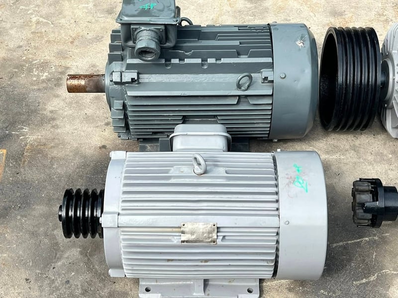 มอเตอร์ไฟฟ้า MITSUBISHI & HITACHI 380V เข้ามา 6 ตัว มอเตอร์ไฟฟ้า MITSUBISHI & HITACHI 380V เข้ามา 6 ตัว