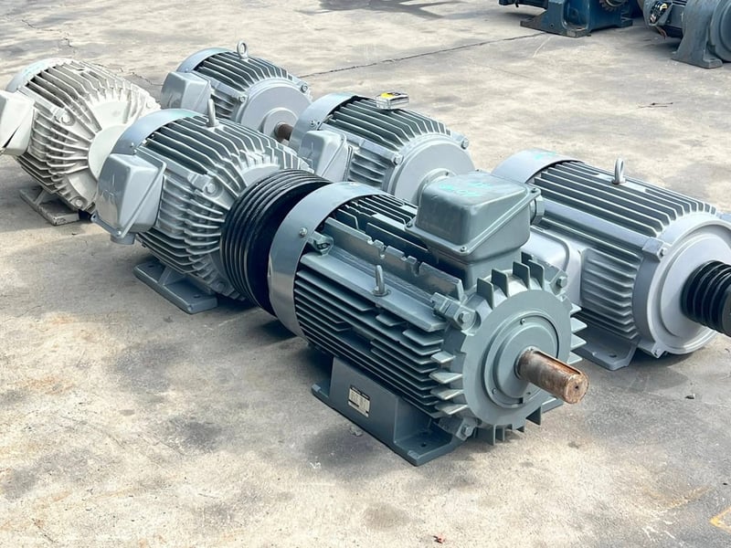 มอเตอร์ไฟฟ้า MITSUBISHI & HITACHI 380V เข้ามา 6 ตัว มอเตอร์ไฟฟ้า MITSUBISHI & HITACHI 380V เข้ามา 6 ตัว
