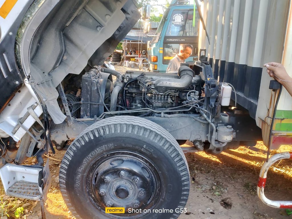 HINO FF 210แรงม้า รถบรรทุก 6ล้อ ตู้แห้ง ปี1999 HINO FF 210แรงม้า รถบรรทุก 6ล้อ ตู้แห้ง ปี1999